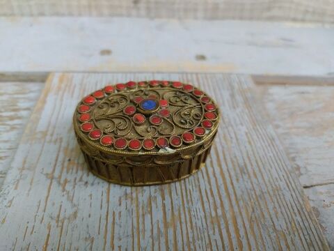 Ancienne Boite Tibet Laiton Verre Corail Lapis Lazuli 25 Loches (37)