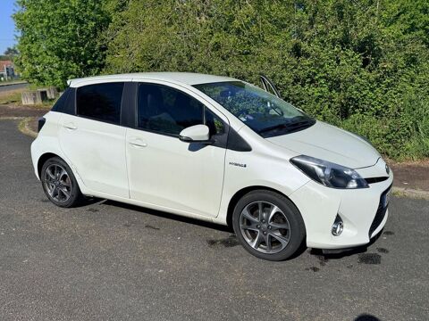 Toyota yaris 100h Graphic