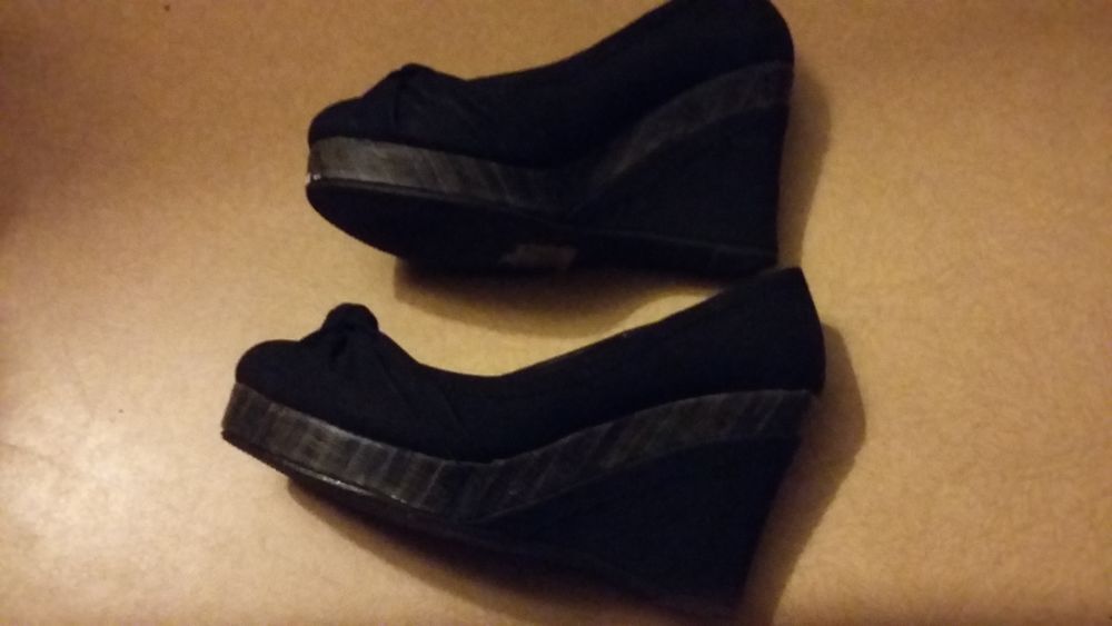 Chaussures compens&eacute;es t. 36 Chaussures