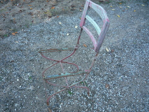 Structure de fauteuil/chaise ancien /jardin/fer forgé (R) 35 Castres (81)