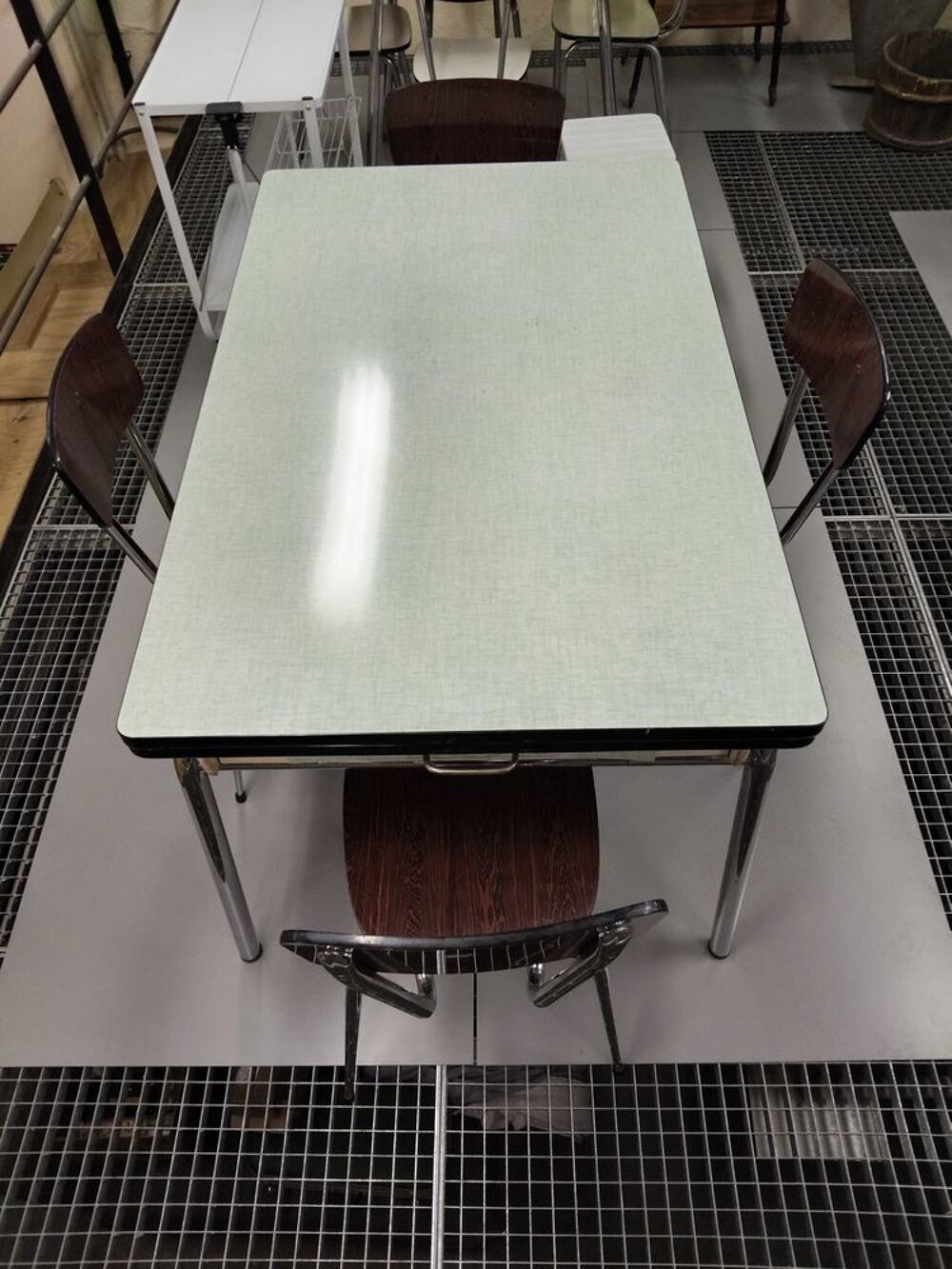 table formica et ses 4 chaises Meubles