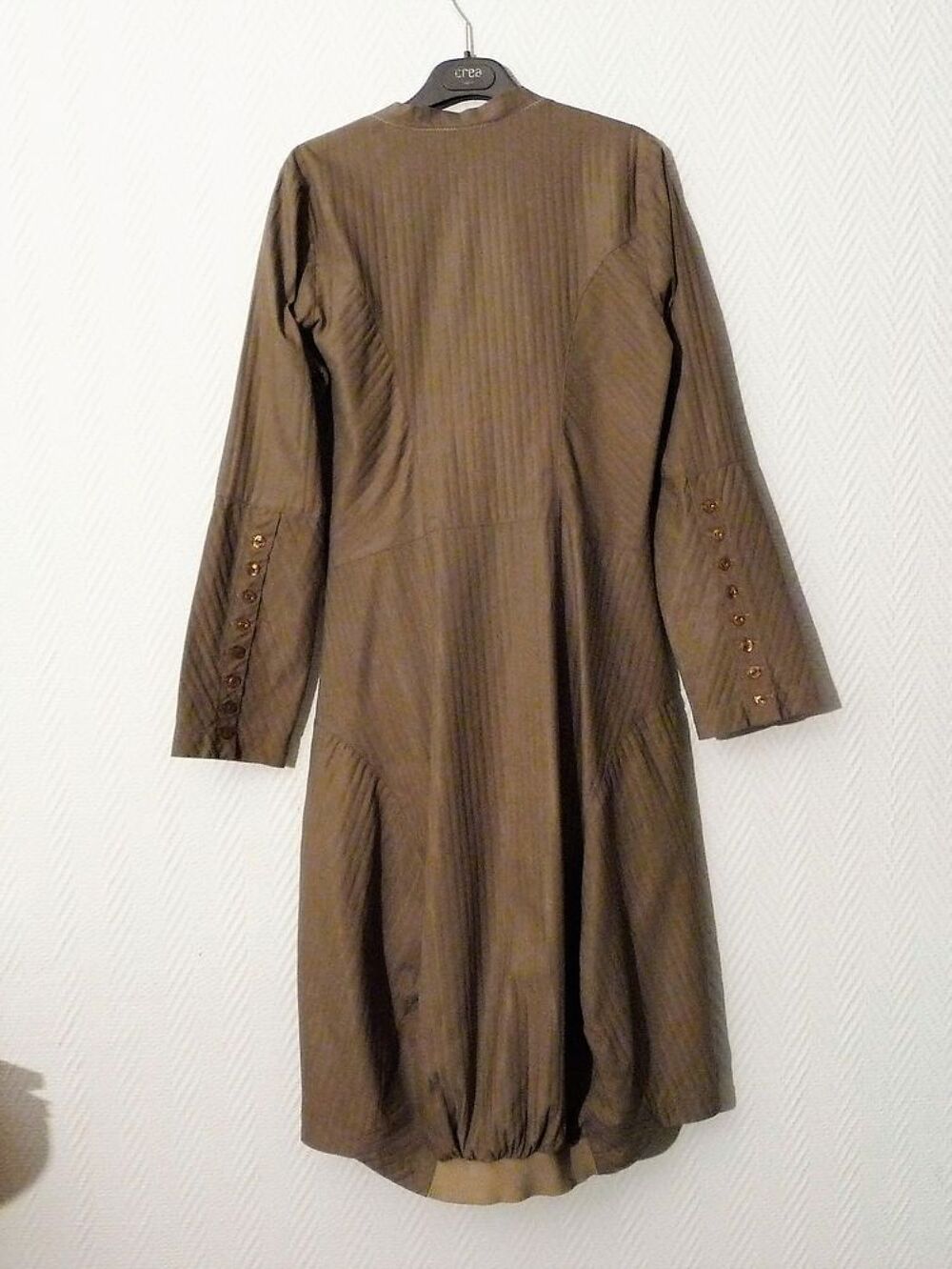 Veste Cintr&eacute;e Longue et L&eacute;g&egrave;re Beige &agrave; Manches Longues- Deca Vêtements