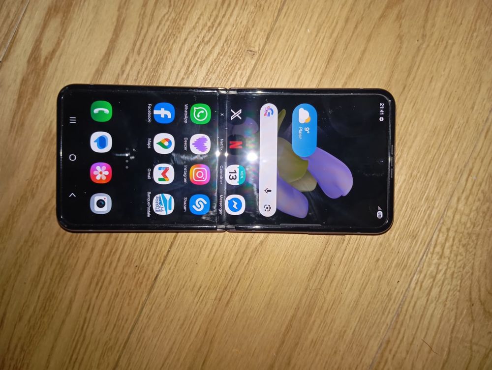 Samsung Galaxy Z-FLIP 4 Lavande Téléphones et tablettes