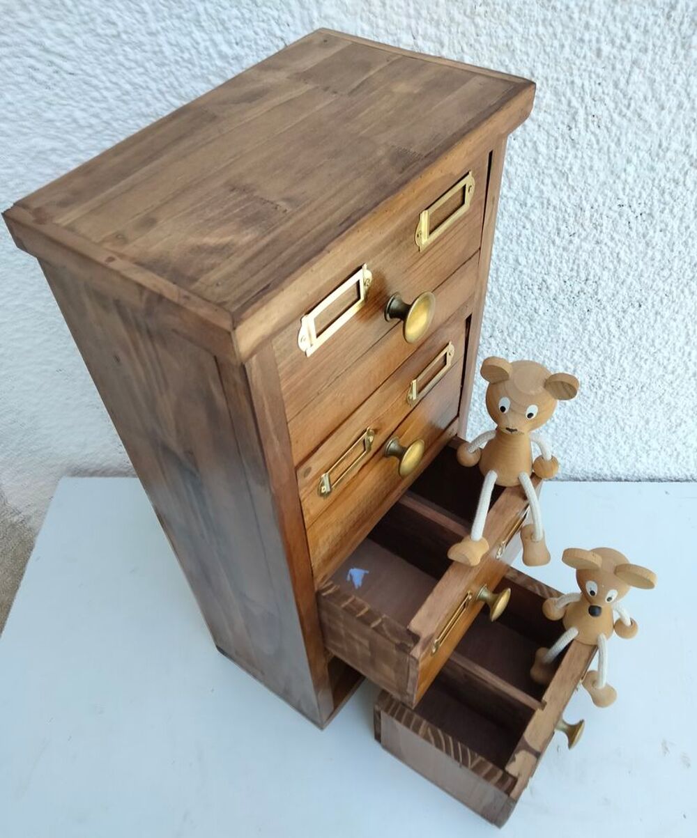 Meuble d'atelier. Meubles
