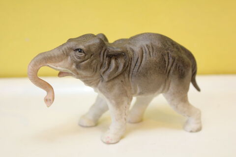 Petit Elephant peint � la main en porcelaine 15 Issy-les-Moulineaux (92)