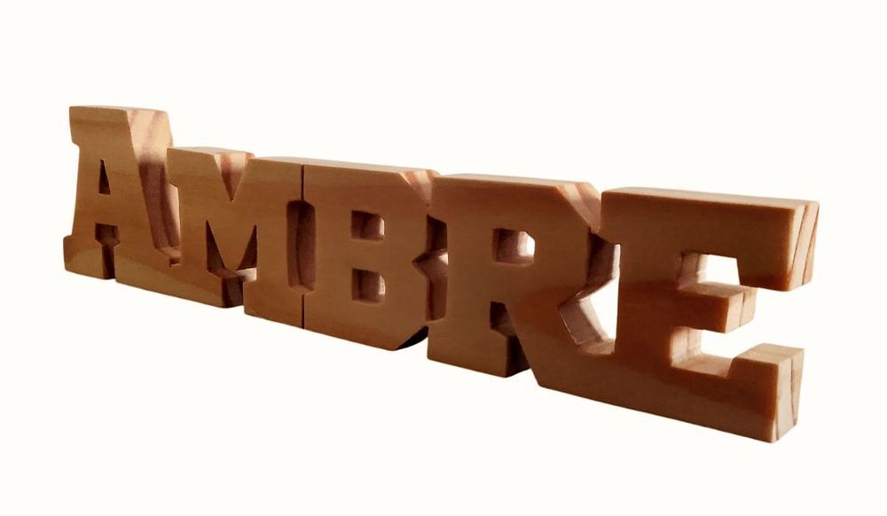 Pr&eacute;nom Ambre en bois massif ? Cr&eacute;ation artisanale originale Décoration