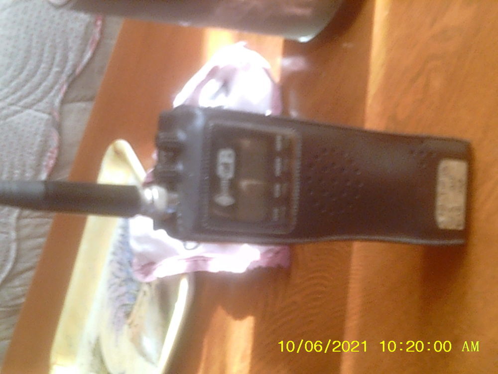 poste C B portable avec chargeur 220 v 
Photos/Video/TV