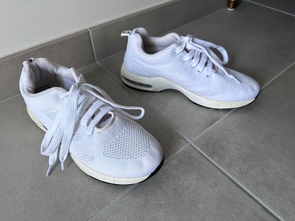 Paire de Baskets blanche femme pointure 39 Chaussures