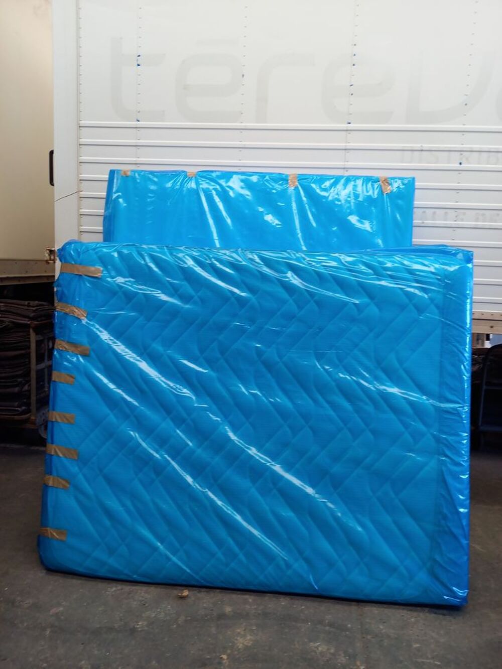 Matelas et sommier 160 &times; 200 neuf. Meubles