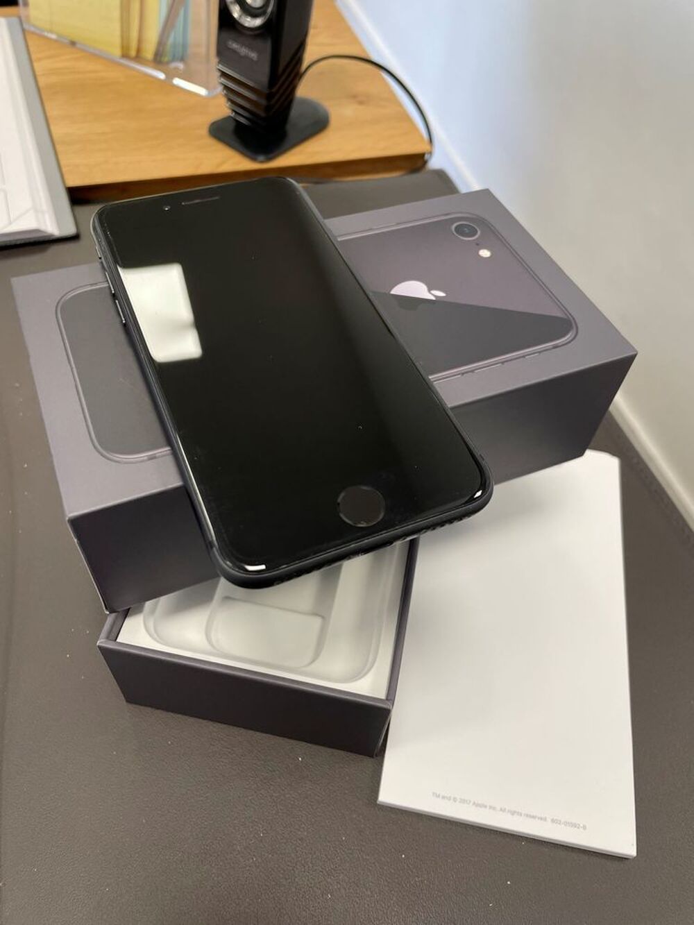 iPhone 8 64 GB Gris Sid&eacute;ral Téléphones et tablettes