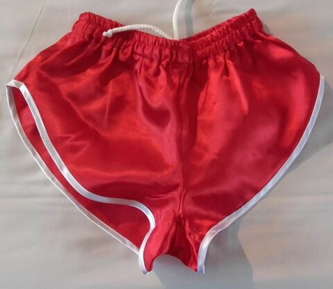 Short Nylon Satin Vintage Rouge liseré Blanc Taille S 40 20 Lyon 3 (69)