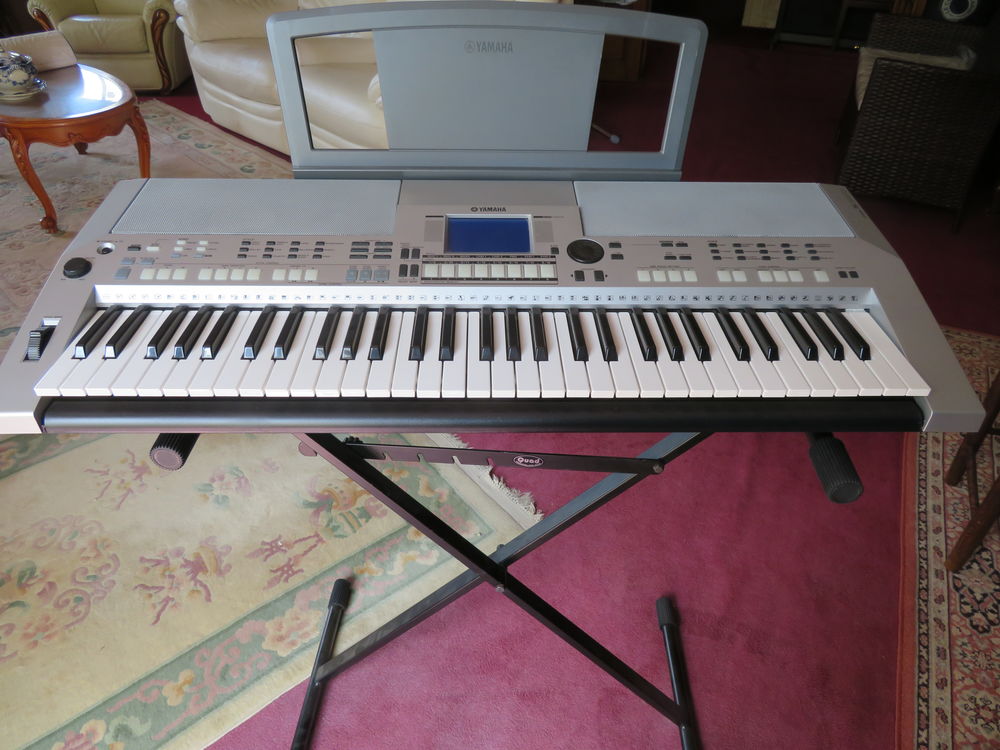 
Clavier arrangeur Yamaha PSR S550 Instruments de musique