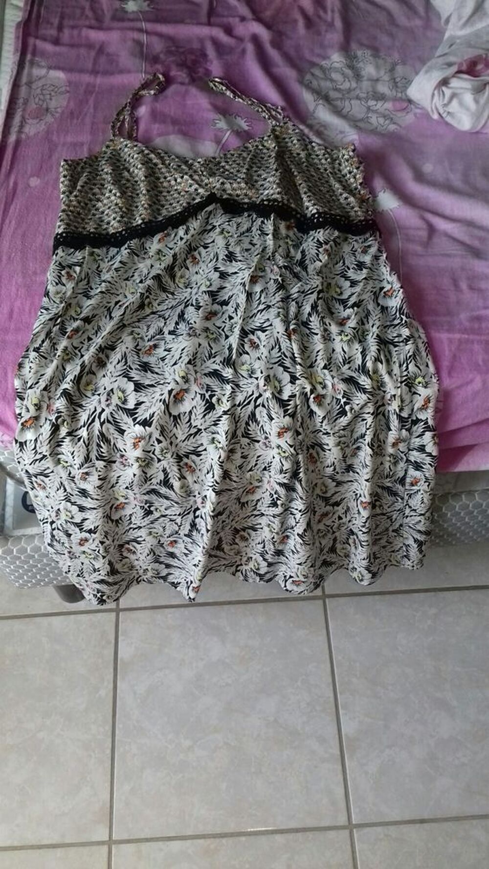 robe blanche et noire Vêtements