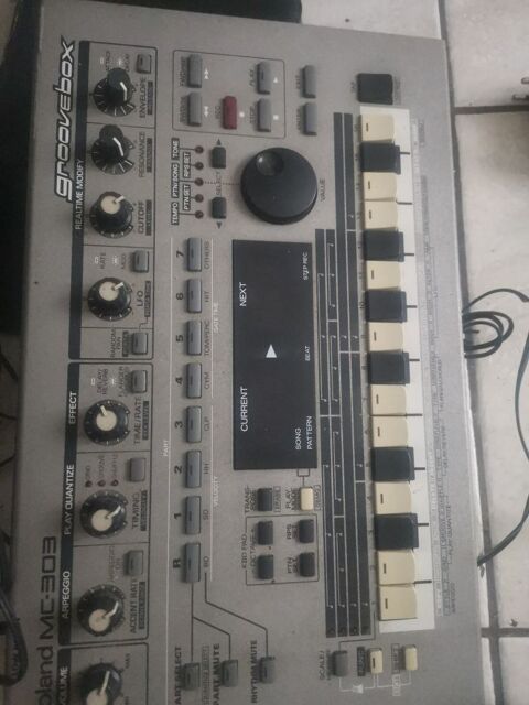 Bo�te � effet Roland MC 303 goovbox 80 Villereversure (01)
