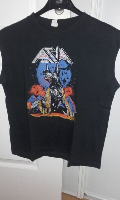 T-Shirt : Asia sans manches 1982 - Taille : M 100 Angers (49)