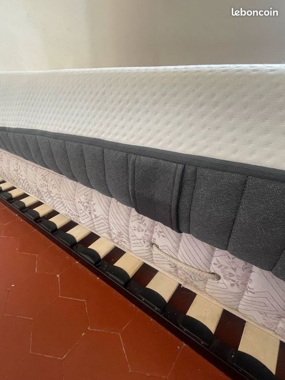 Matelas Emma + sommier + parure de draps Meubles