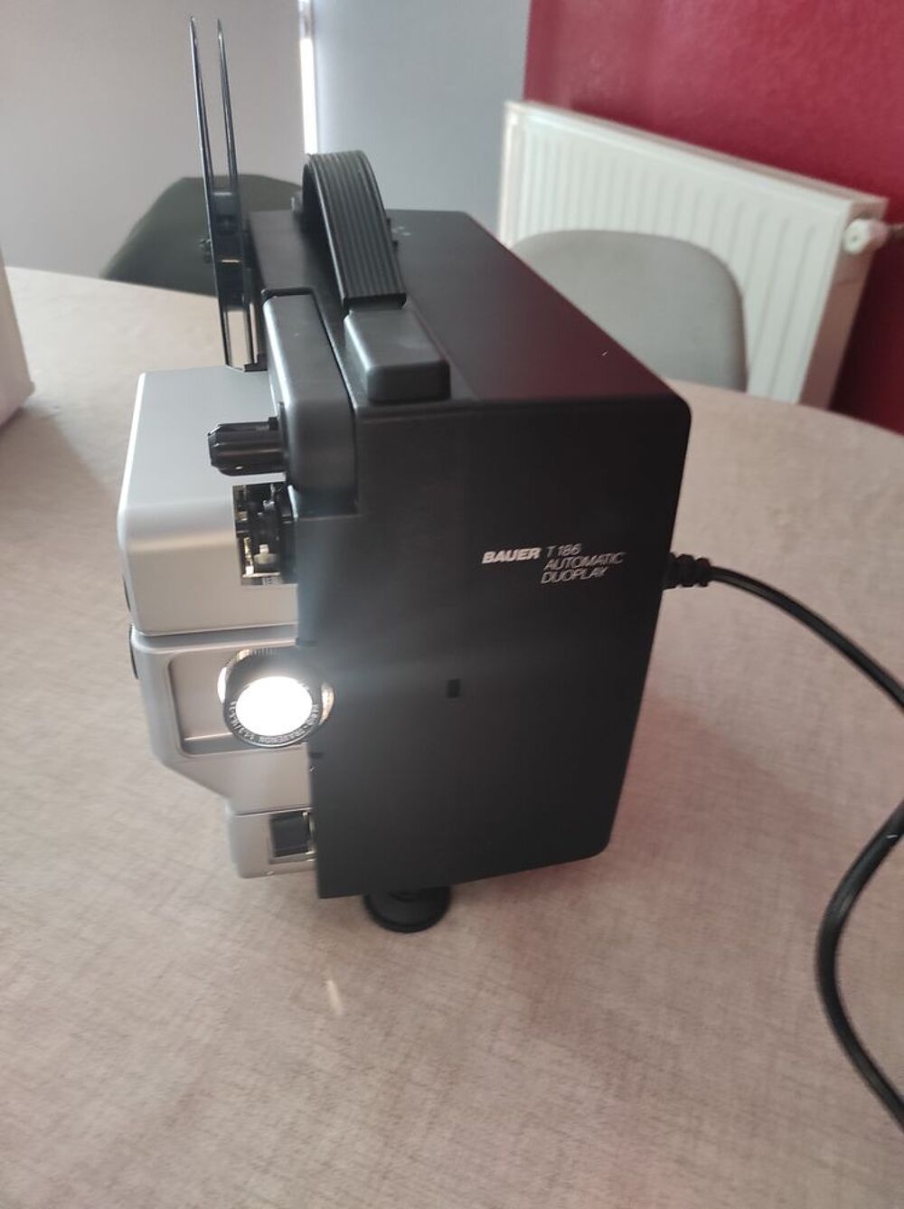 Projecteur TI 186 Bauer avec &eacute;cran portable Photos/Video/TV