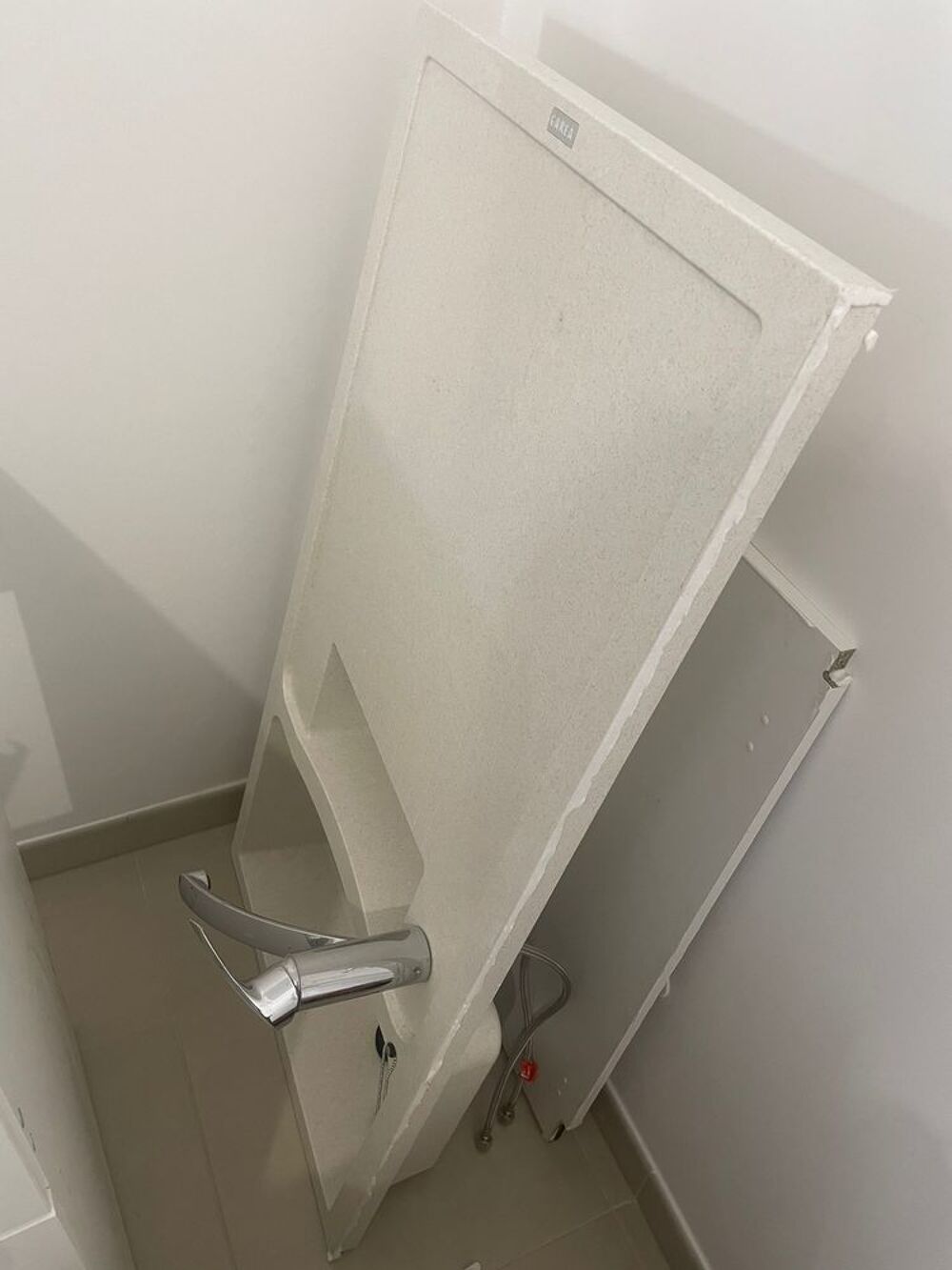Kitchenette neuve ? &eacute;vier r&eacute;sine CAREA + meuble ? jamais Meubles