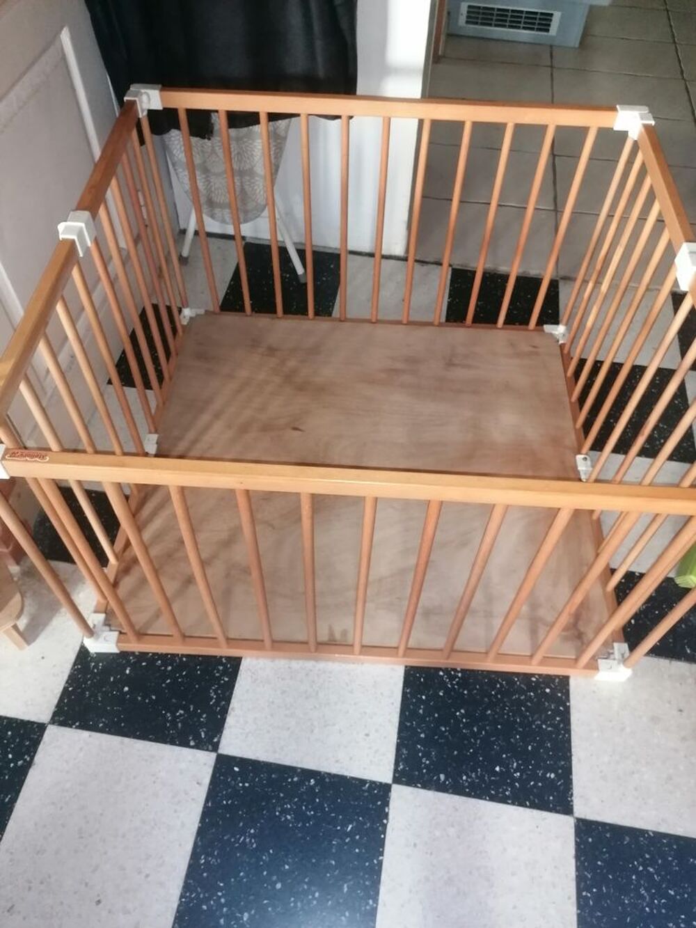 Parc en bois pour b&eacute;b&eacute; Puriculture