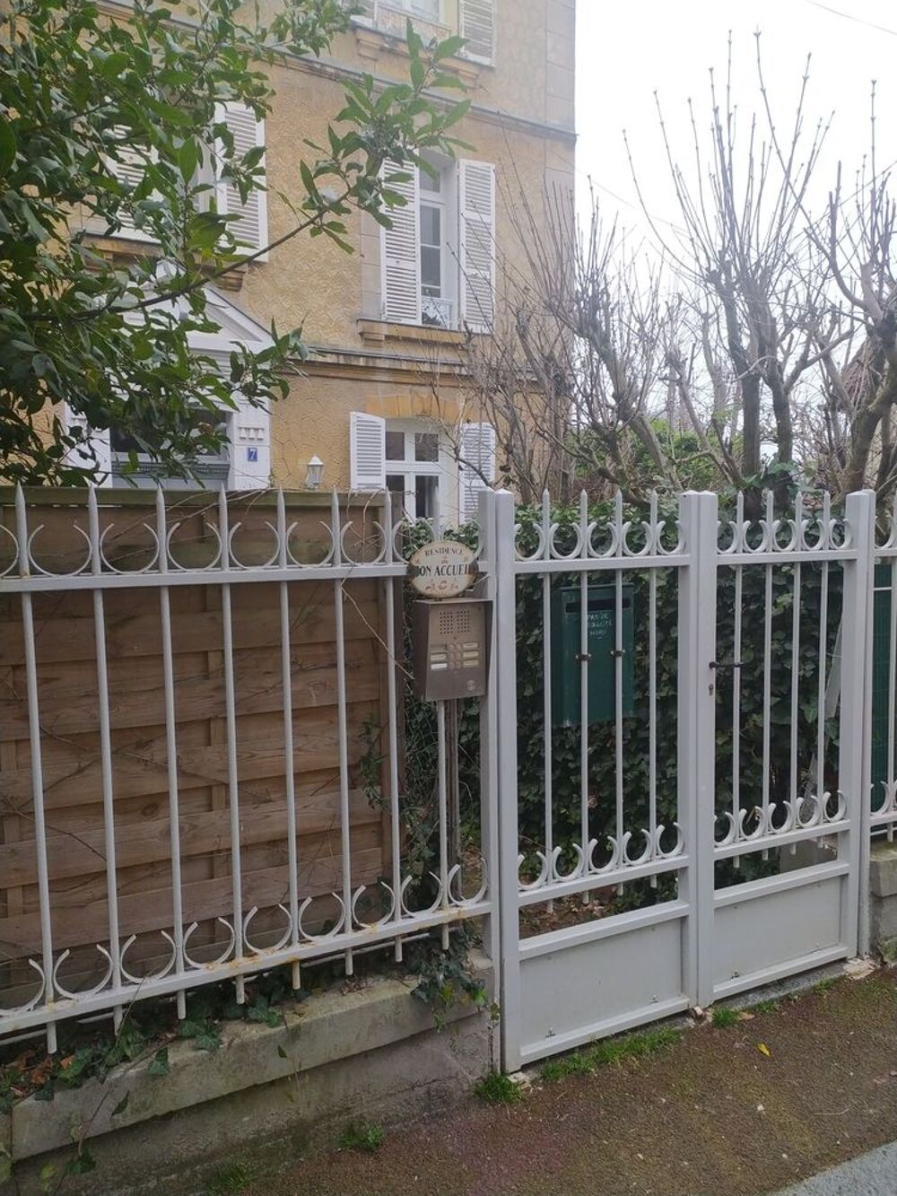   STUDIO DE CHARME A TROUVILLE SUR MER AVEC JARDIN PRIVATIF. Basse-Normandie, Trouville-sur-Mer (14360)