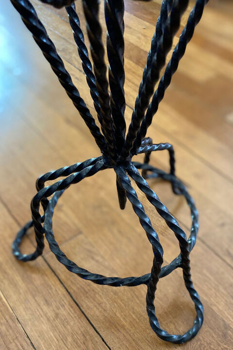 Porte-parapluie vintage en fer forg� Livernon (46)