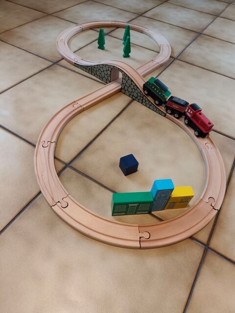 Circuit de train en bois 3 Villedieu-la-Blou�re (49)