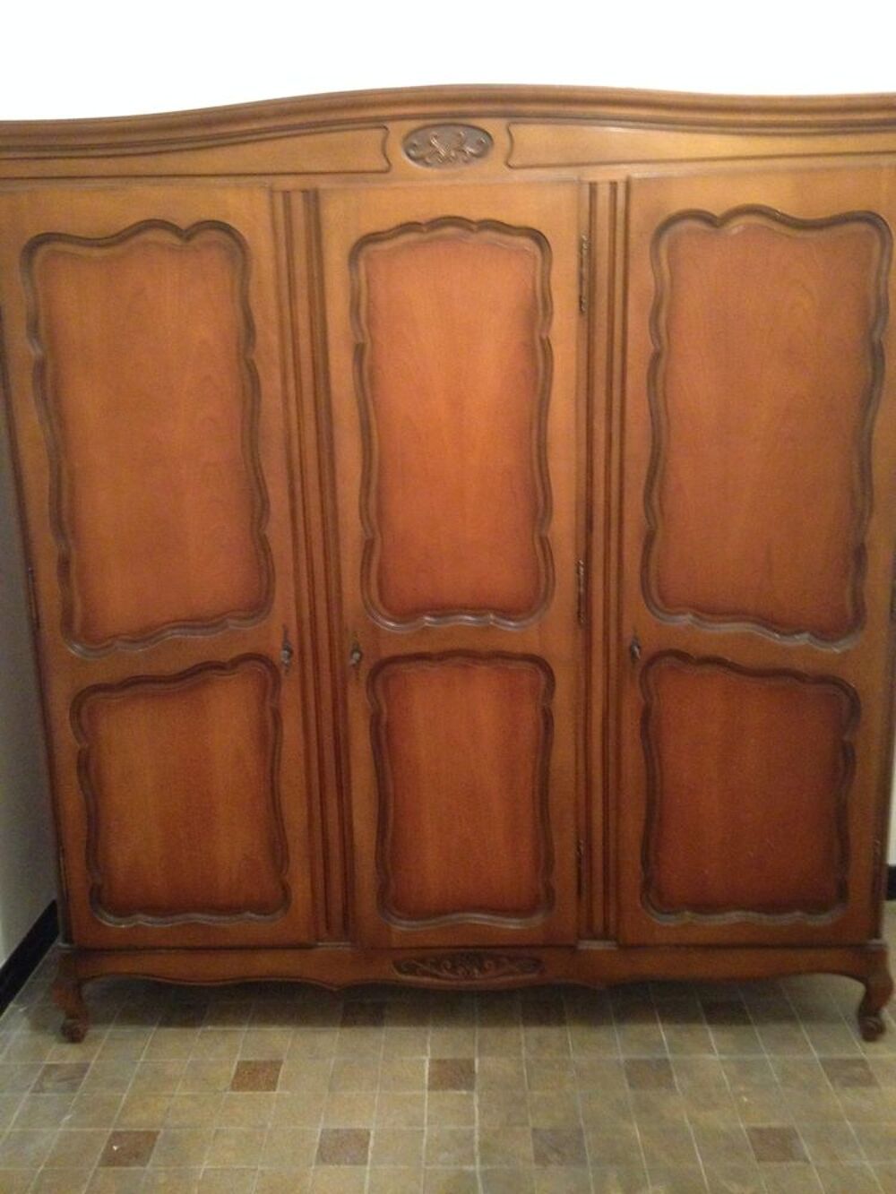 ARMOIRE BOIS MASSIF 
Meubles