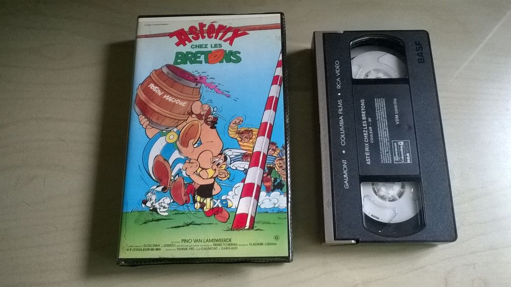 Ast&eacute;rix chez les Bretons (Pino Van Lamsweerde, 1986) (vhs) Photos/Video/TV