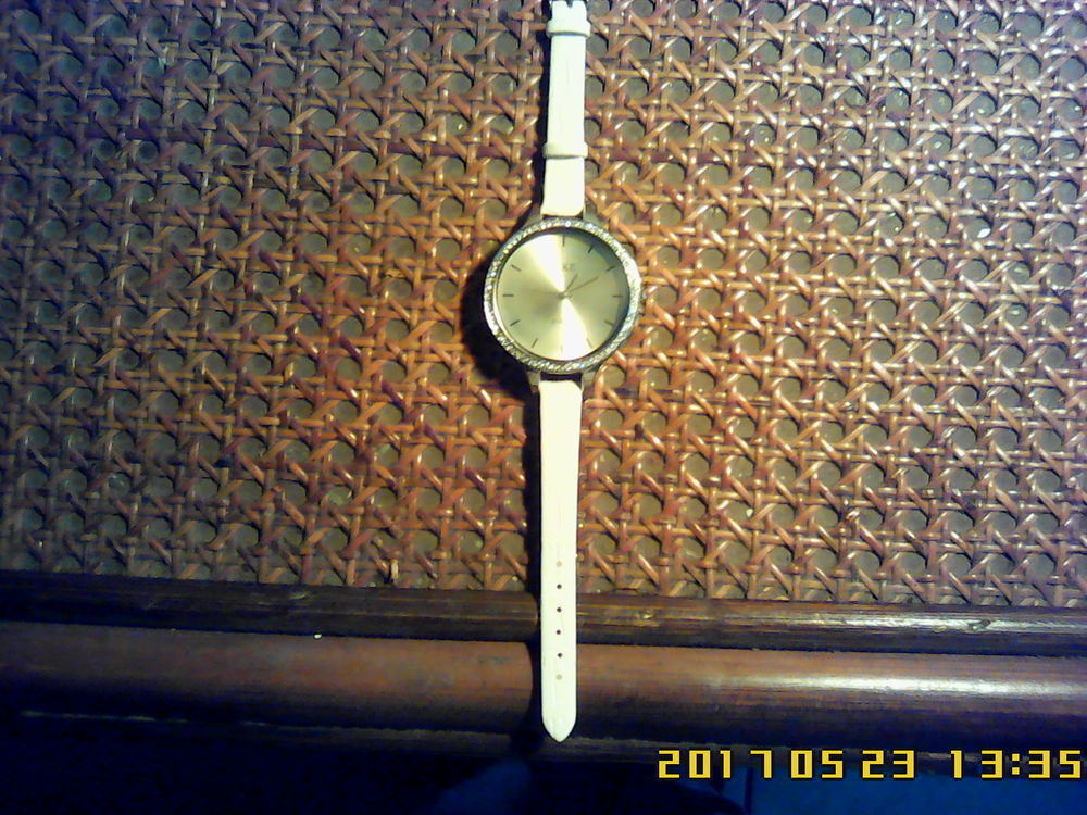 Montre mod&egrave;le femme, marque IEKE Bijoux et montres