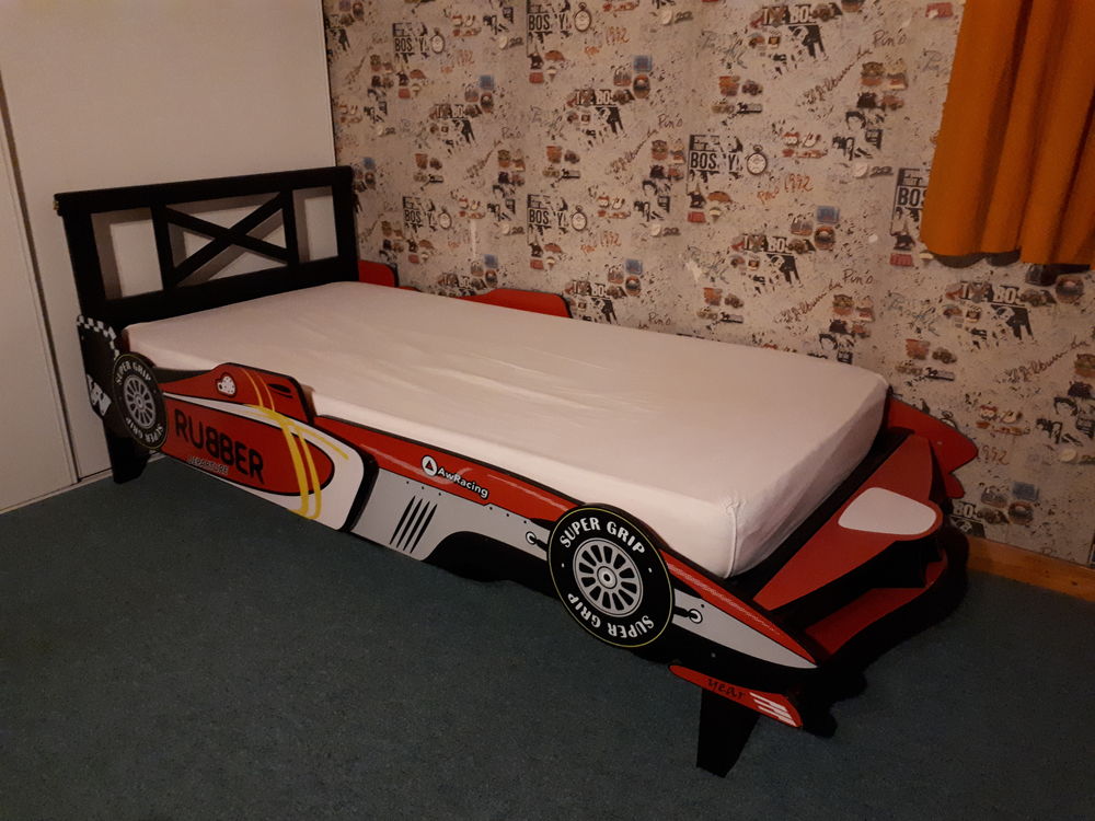 LIT ENFANT 90/190 D&eacute;coration VOITURE SPORT 
Mobilier enfants
