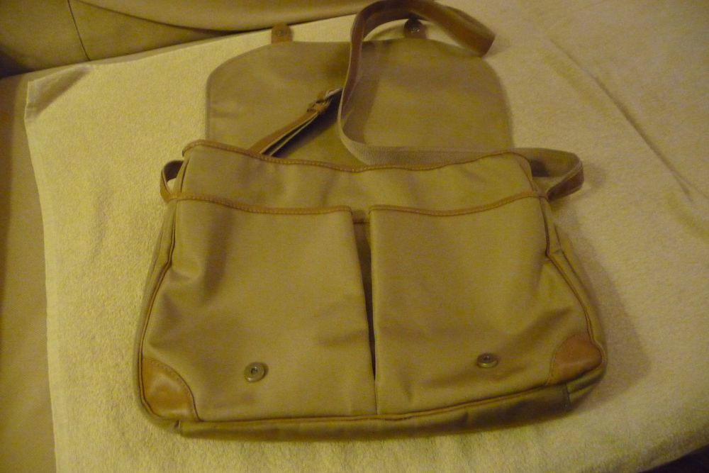 sac besace en toile et cuir "camel"
Maroquinerie