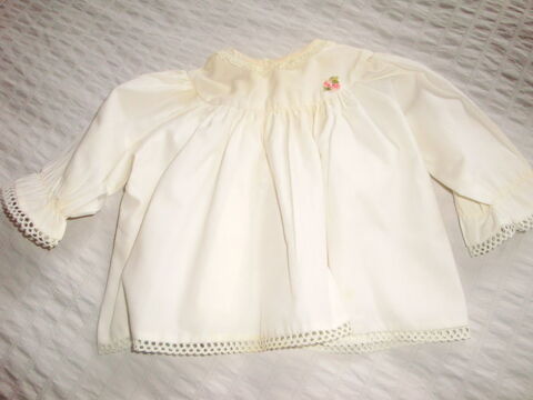 Chemisier de b�b� rose tr�s p�le 1er �ge 5 Nimes (30)