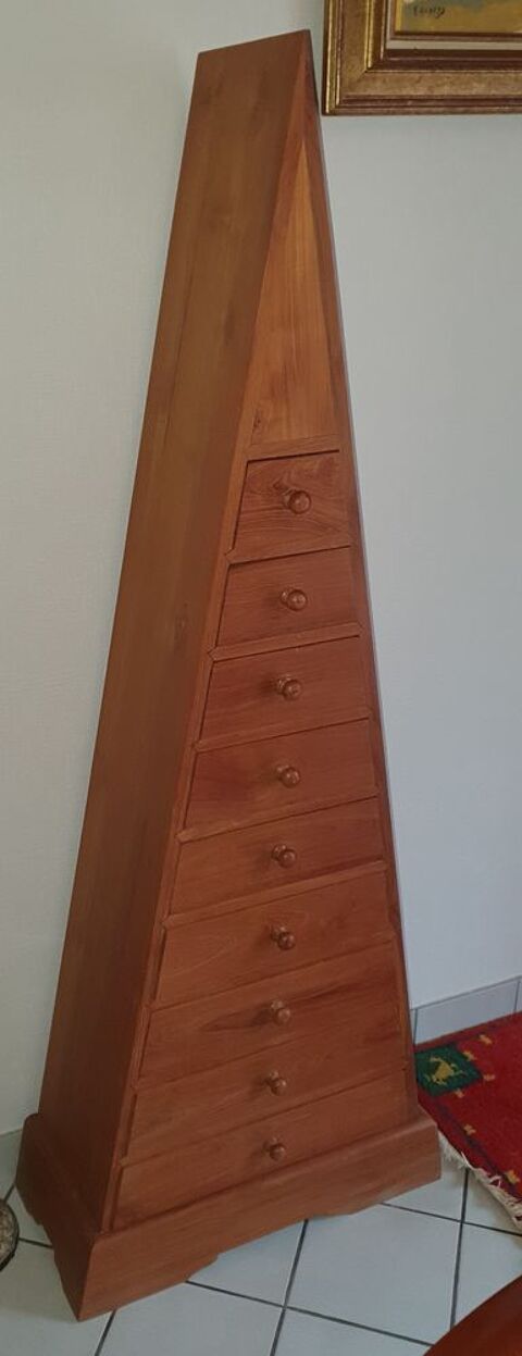 Meuble de rangement pyramide. 85 Pornic (44)