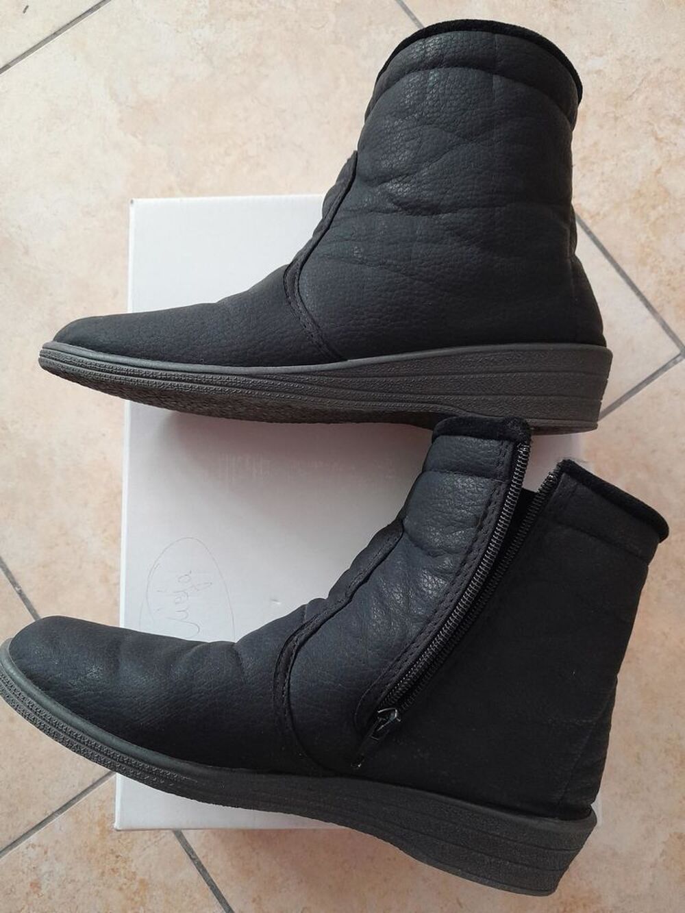 Bottines femme. Chaussures