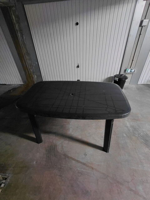 Table de jardin 
20 Montpellier (34)