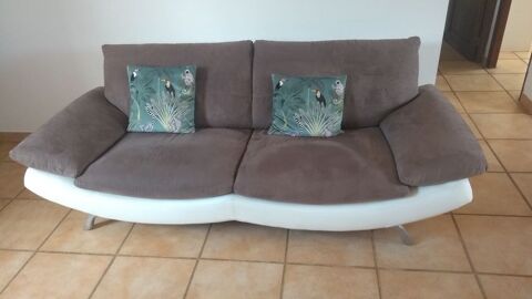 Canap�  Ch�teau d' Ax , fixe 3 places 150 Castries (34)