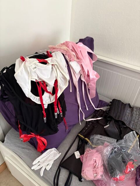 Lot tr�s important de v�tements sexie neuf environ 95 pi�ces Montpellier (34)