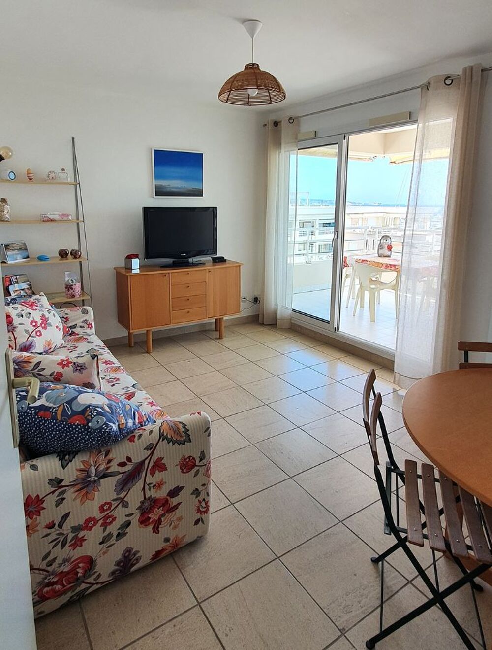 Location Appartement moyenne dure vue mer. Vallauris