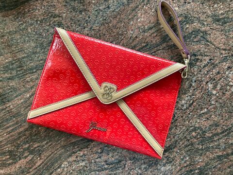 Guess pochette cuir verni rouge 15 Ghyvelde (59)