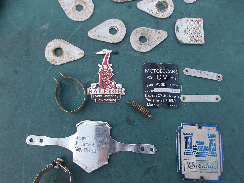 DIVERS PIECES VELO MOBYLETTE PLAQUE MOTOBECANE Vélos