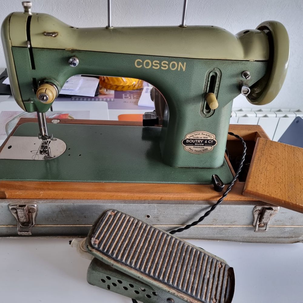 Machine &agrave; coudre ancienne 