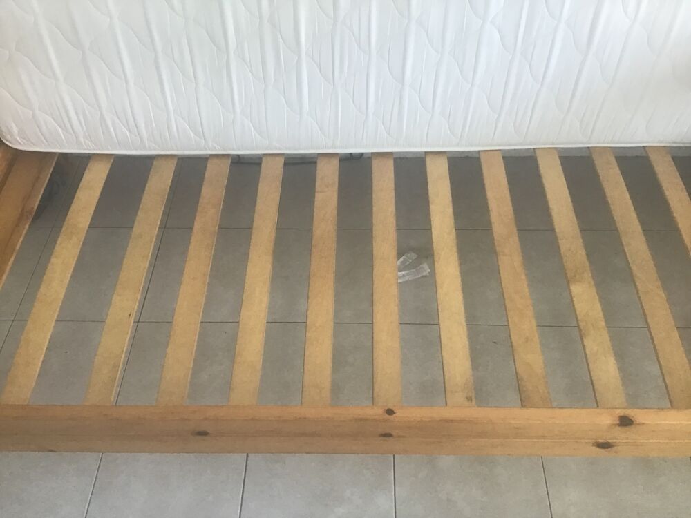  2 lits en pin 90/190+ matelas. Meubles