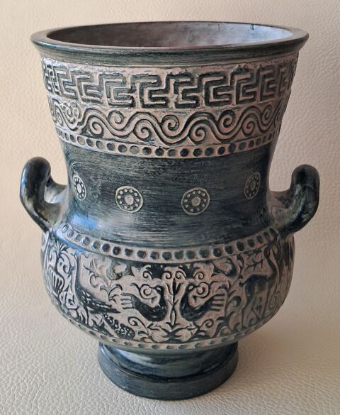 vase d�coratif en terre cuite de style grec patin� 10 Carnon Plage (34)