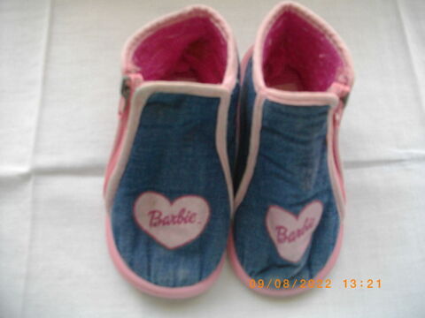 Chaussons bleus et roses  BARBIE  enfant - Pointure : 21 5 Perros-Guirec (22)