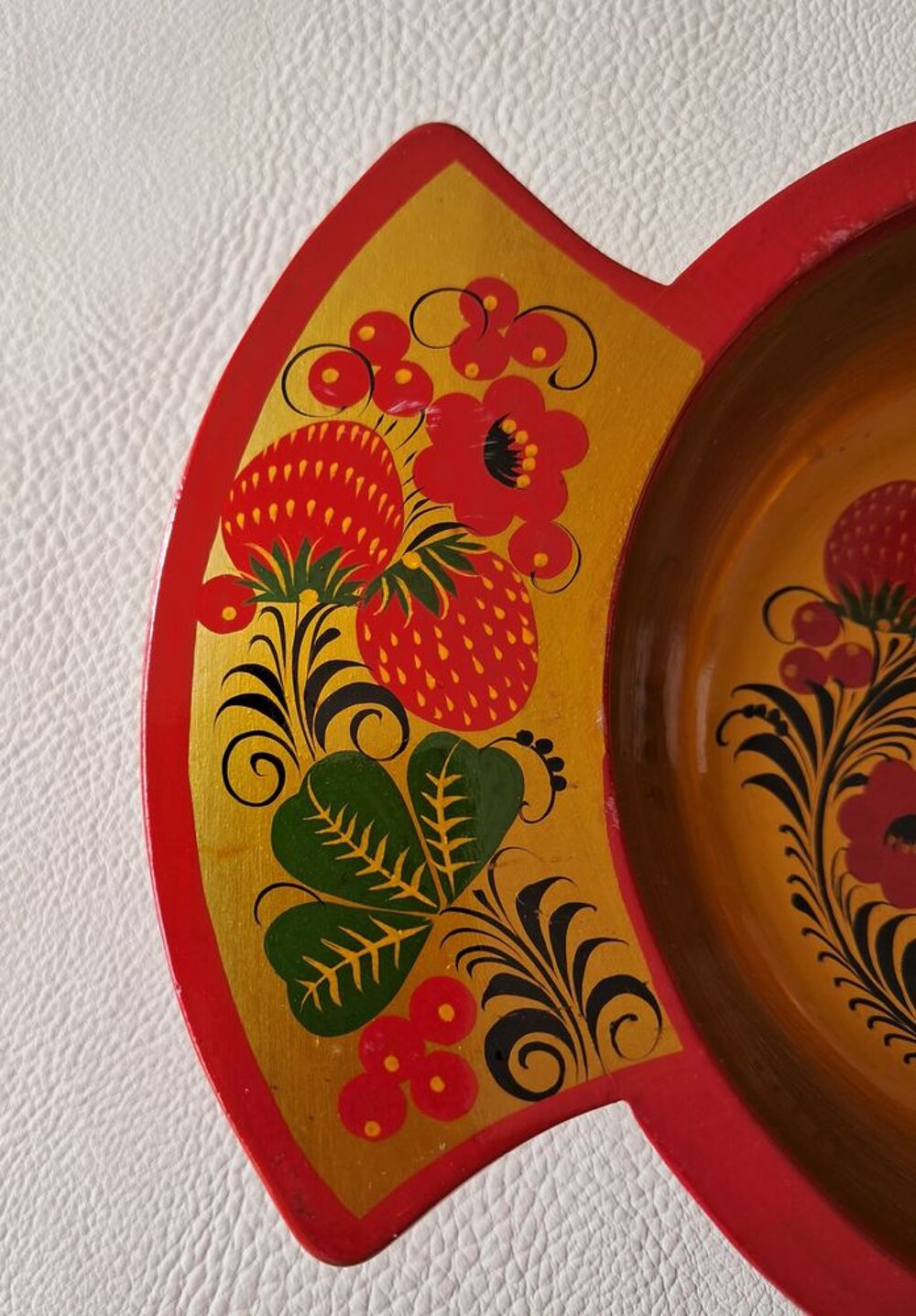 plat vintage Khokhloma URSS peint et laqu&eacute; &agrave; la main 
Décoration