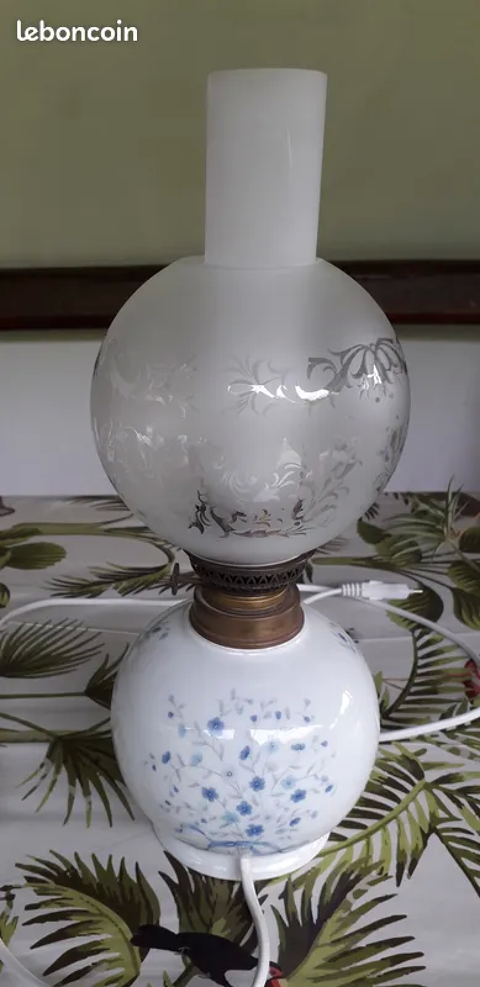 Lampe en porcelaine LYS ROYAL 0 Bassussarry (64)