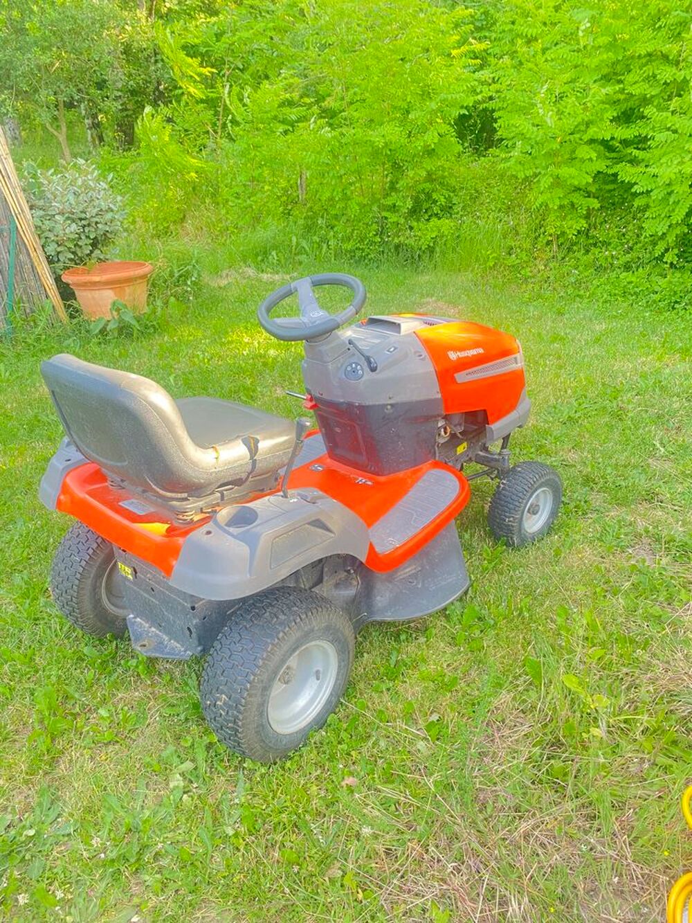 Tondeuse autoport&eacute;e Husqvarna 1000€ Jardin