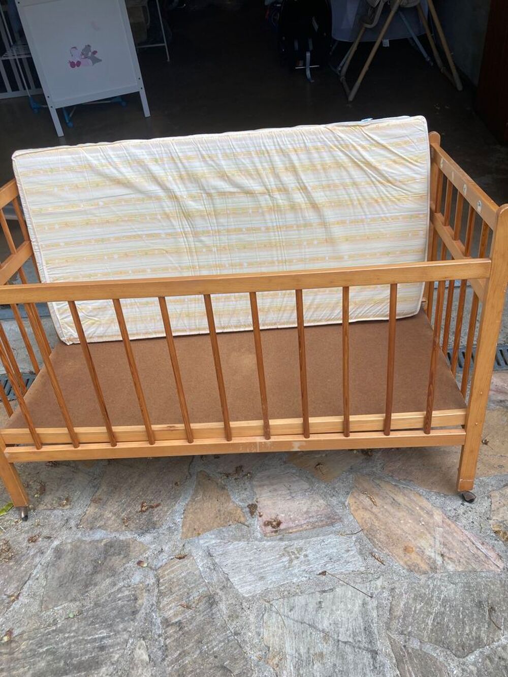 Lit b&eacute;b&eacute; bois Mobilier enfants