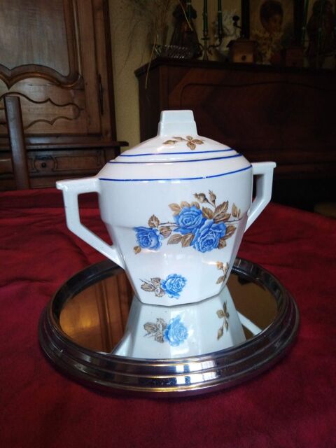 Sucrier en porcelaine 8 Avermes (03)