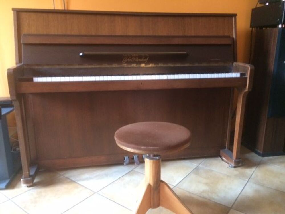 PIANO DROIT GEBR NIENDORF 
Instruments de musique